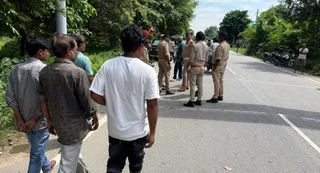 मौके पर जुटे ग्रामीण। जागरण