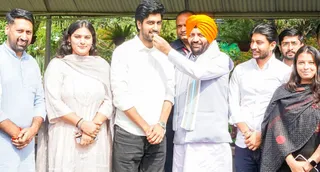 सीएम आवास पर पीयू के अध्यक्ष अंकित बिढान और उनकी टीम का मुंह मीठा करवाते मुख्यमंत्री नायब सिंह सैनी।
