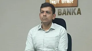 Banka News: बांका में सिस्टम की शिथिलता पर डीएम का हंटर, वर्षों से अटकी फाइलों को निकाला; 29 पीड़ित परिवारों को मिले 4-4 लाख