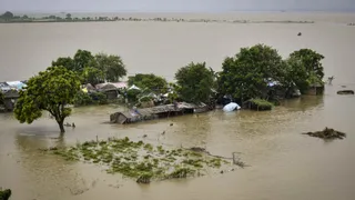गंगा के बढ़ते जलस्तर से पटना समेत 8 जिलों में बाढ़ का खतरा (AI Generated Image)