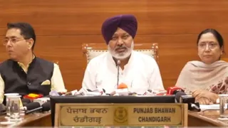 कैबिनेट मिनिस्टर हरपाल चीमा, अमन अरोड़ा और डॉ. बलजीत कौर।