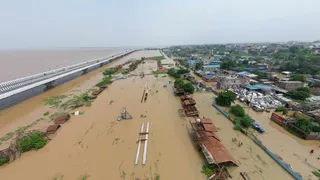 पटना में बाढ़ का खतरा बढ़ा, चार नदियों ने घेरा शहर; गंगा पर गंडक का दबाव (जागरण)