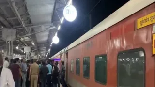जौनपुर सिटी स्टेशन पर सुहेलदेव एक्सप्रेस का ठहराव, यात्रियों को मिलेगी बड़ी राहत। (फाइल फोटो)
