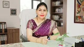 डॉ. सुमन।