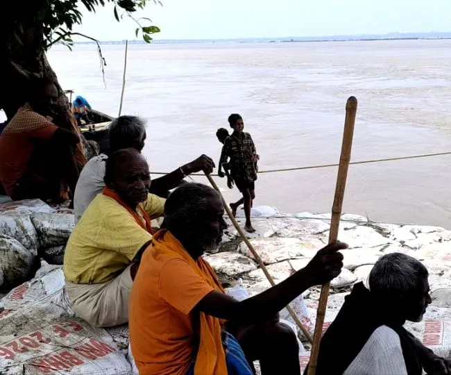 Bhagalpur Flood Threat Raghopur Village Faces Ganga Erosion (2)