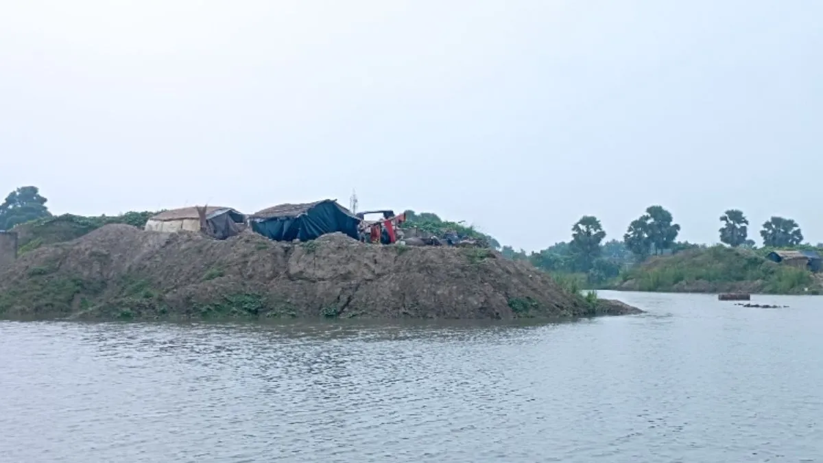Bhagalpur Flood Threat Raghopur Village Faces Ganga Erosion (4)