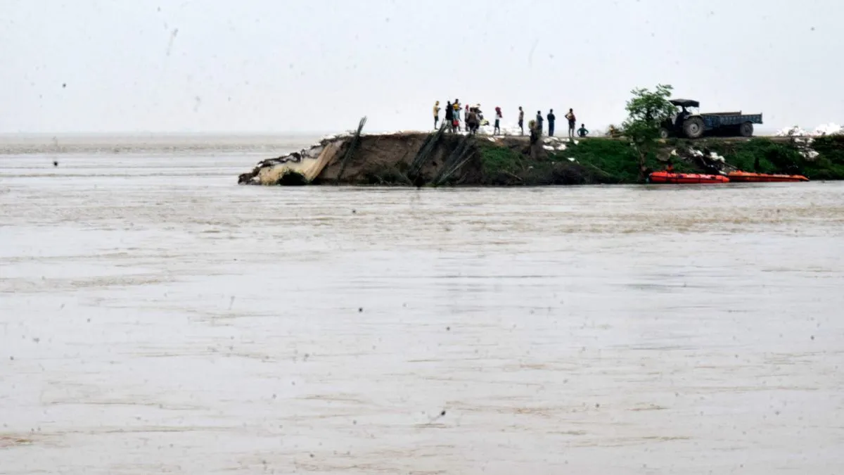 Bhagalpur Flood Threat Raghopur Village Faces Ganga Erosion (5)