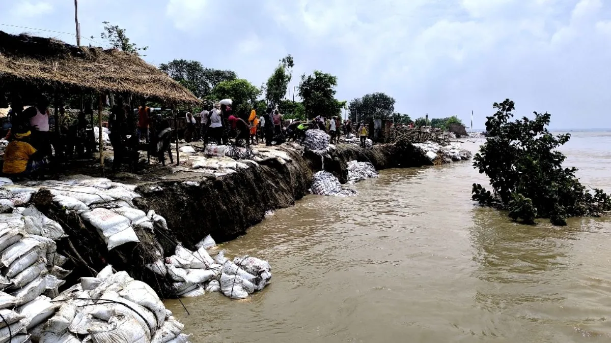 Bhagalpur Flood Threat Raghopur Village Faces Ganga Erosion (6)