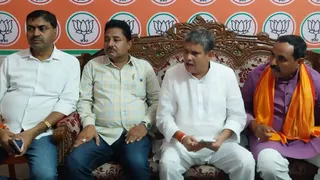 पश्चिम चंपारण में प्रेस कॉन्फ्रेंस में विधायक संजय कुमार पांडेय। जागरण