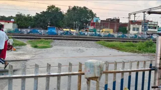आजमगढ़-गाजीपुर हाईवे पर दुल्लहपुर के बंद रेलवे फाटक पर बनेगा ओवरब्रिज।