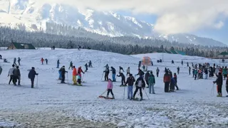 गुलमर्ग में पॉलीथीन नहीं ले जा सकेंगे पर्यटक (जागरण फाइल)