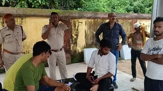 जामताड़ा स्टेशन पर शव का पंचनामा करती जीआरपी। जागरण