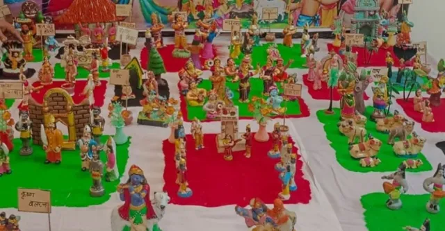 Janmashtami 2026: 1950 की अनोखी परंपरा, 75 साल पुरानी 100 से अधिक मूर्तियों से सजती है झांकी; दिखते हैं कृष्ण-राम के प्रसंग