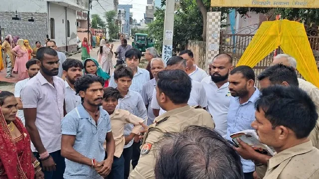 मंदिर में प्रेमी संग फेरे ले रही थी युवती, स्वजन ने मौके पर पहुंच किया हंगामा... हवन कुंड व अन्य सामान तोड़ डाला
