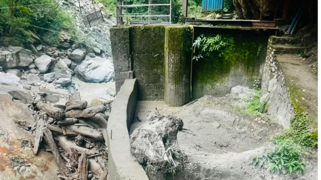 शिमला के काशापाट में बादल फटने से गंगदारी हाइड्रो पावर प्रोजेक्ट को नुकसान, कर्मचारियों ने भागकर बचाई जान
