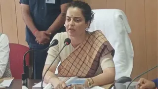 मंडी में दिशा की बैठक की अध्यक्षता करतीं सांसद कंगना रनौत। जागरण