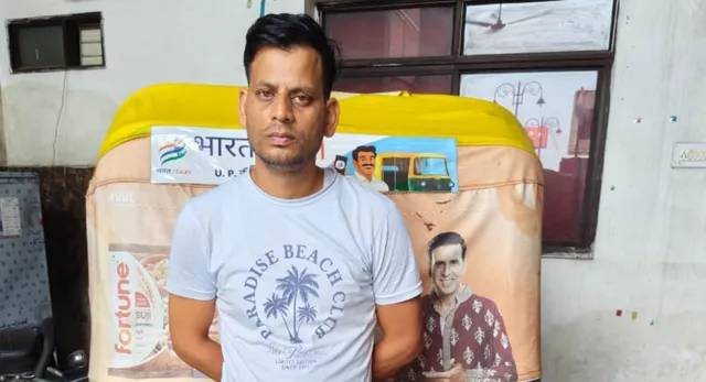 लखनऊ रेलवे स्टेशन पर यात्रियों से अवैध वसूली: वंदे भारत में चढ़ाने के नाम पर ₹3000 की लूट, दो गिरफ्तार