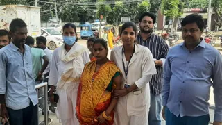 Madhepura Sadar Hospital: मधेपुरा में 9 माह की गर्भवती में मिला मात्र 2.9 ग्राम हीमोग्लोबिन, घर भागे परिजनों को खोजकर लाई स्वास्थ्य विभाग की टीम; चढ़ाया जा रहा खून