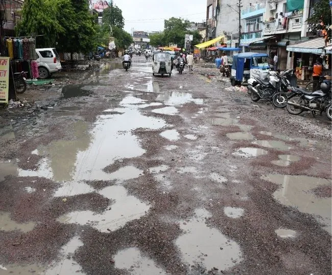 _kanpur pothole ridden roads  (2)