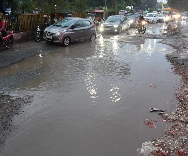 _kanpur pothole ridden roads  (4)