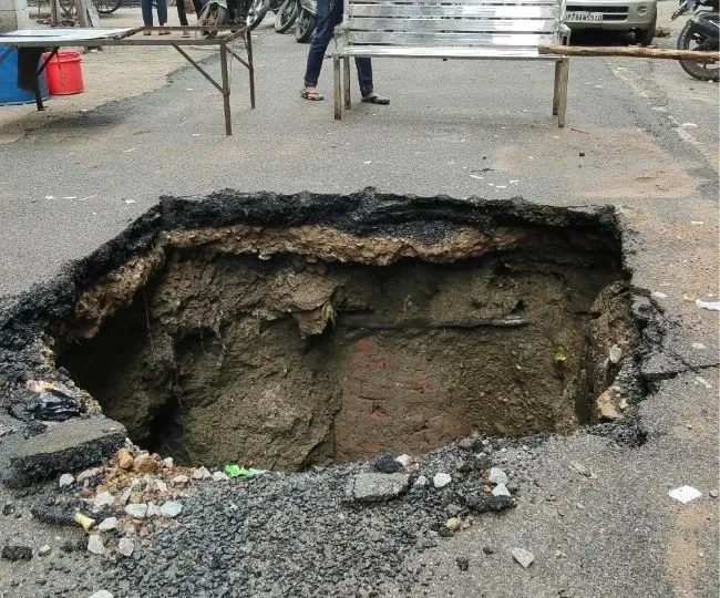 _kanpur pothole ridden roads  (5)