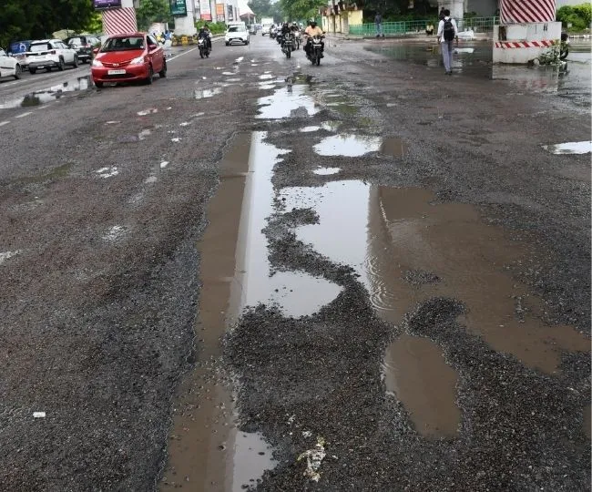 _kanpur pothole ridden roads  (6)