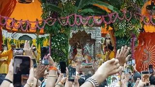 श्रीकृष्ण जन्मोत्सव पर बांकेबिहारी मंदिर में हुई वर्ष में एक बार की मंगला आरती