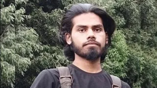 जम्मू-कश्मीर पुलिस ने इंटरनेट मीडिया पर दी आतंकी की जानकारी।