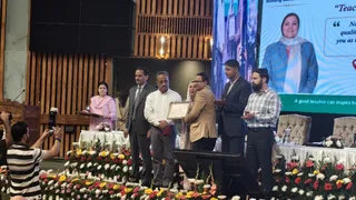 अमोल शर्मा को मिला स्टेट बेस्ट शिक्षक अवार्ड।