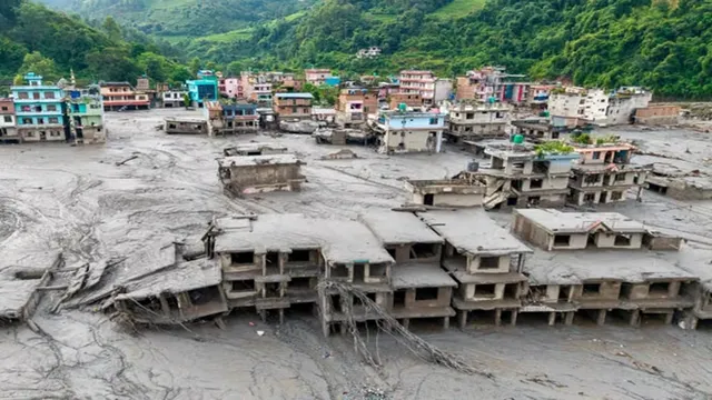 नेपाल में भूस्खलन से चौलानी नदी बाधित, बाढ़ का खतरा बढ़ा