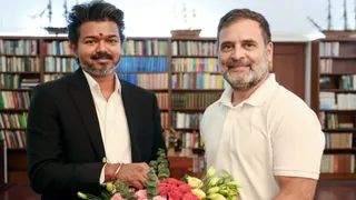 राहुल गांधी और सीएम विजय के बीच पीएम पद की उम्मीदवारी को लेकर क्यों छिड़ा विवाद