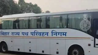 मैनाटांड़ से पटना जाने वाले यात्रियों को बेतिया या अन्य बस पड़ावों पर गाड़ी बदलनी पड़ती है। फाइल फोटो