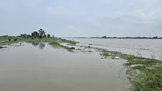 सारण में बाढ़ सिर्फ पानी नहीं, यादों का सैलाब भी