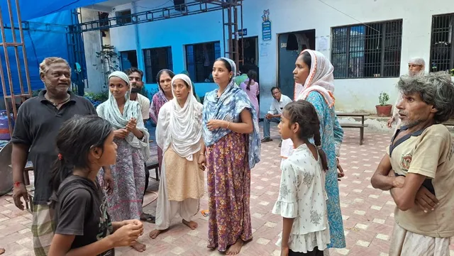 वाराणसी में छह दिन से बाढ़ राहत शिविर में 24 परिवार, बच्चों की पढ़ाई के लिए शिक्षक की लगी ड्यूटी

