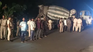शिवहर में घटनास्थल पर लोगों की भीड़। जागरण।