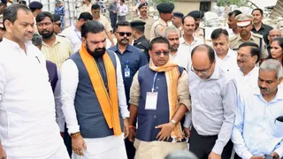 CM SMRAT CHOUDHARI Raghopur Embankment Survey: खरीक में सीएम के निरीक्षण के दौरान भड़के ग्रामीण, मिलने से रोकने पर काटा बवाल; पूछा- 'काहे लेके आए हैं?'