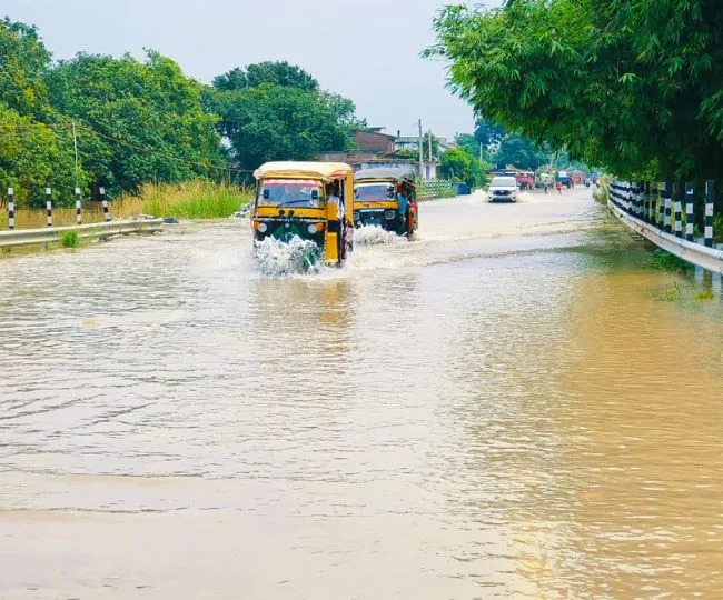 Bhagalpur Floods Akbarnagar Submerged NH 80 Cut 7 Hr Blackout (2)