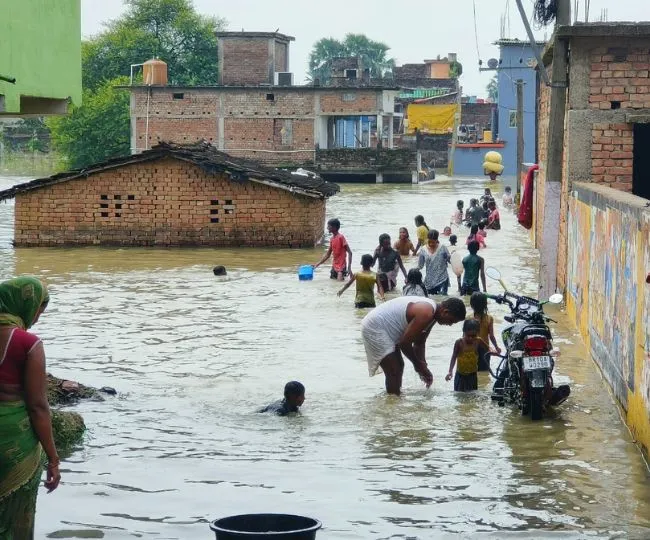 Bhagalpur Floods Akbarnagar Submerged NH 80 Cut 7 Hr Blackout (3)