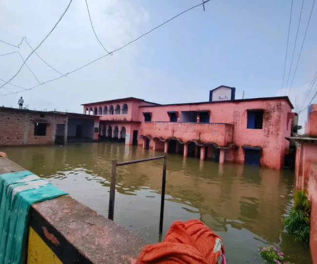 Bhagalpur Floods Akbarnagar Submerged NH 80 Cut 7 Hr Blackout (4)