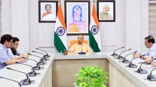 मुख्यमंत्री ने जनपद चित्रकूट के भ्रमण से लौटकर वरिष्ठ अधिकारियों के साथ राहत एवं पुनर्वास कार्यों की समीक्षा की।