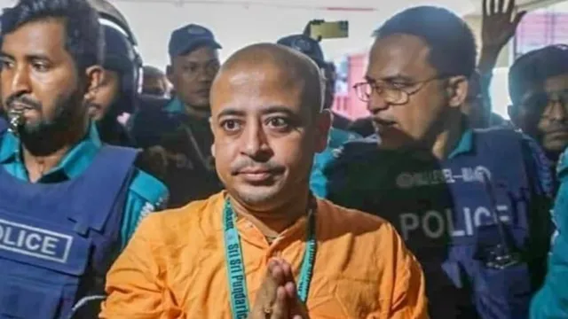 बांग्लादेश में चिन्मय दास को दो और मामलों में जमानत, फिलहाल रिहाई की संभावना कम