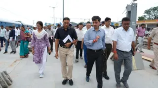Naugachia Railway Station: पूर्व मध्य रेल GM डिम्पी गर्ग ने किया नवगछिया स्टेशन का निरीक्षण, अमृत भारत योजना के कार्यों को समय पर पूरा करने का निर्देश