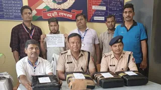 पकड़ा गया आरोपी। (जागरण)