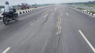 प्रयागराज के शृंगवेरपुर धाम में राम वनगमन पथ पर दरारें। जागरण