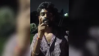 युवक ने धमकाया।