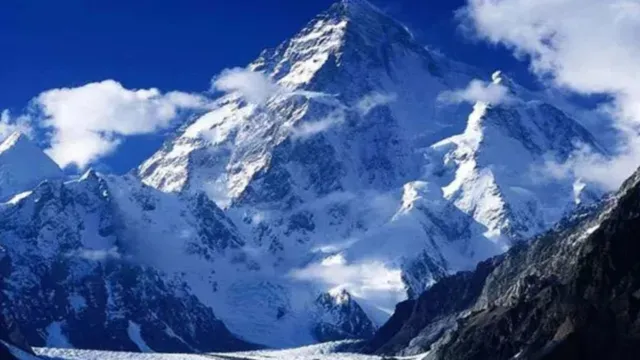 विचार: बढ़ते तापमान से पिघलता हिमालय