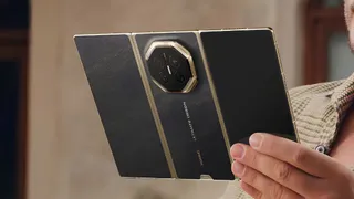 नया Tri-Fold 5G फोन कल होगा लॉन्च: 16GB तक RAM, 6,000 mAh बैटरी और पतली बॉडी