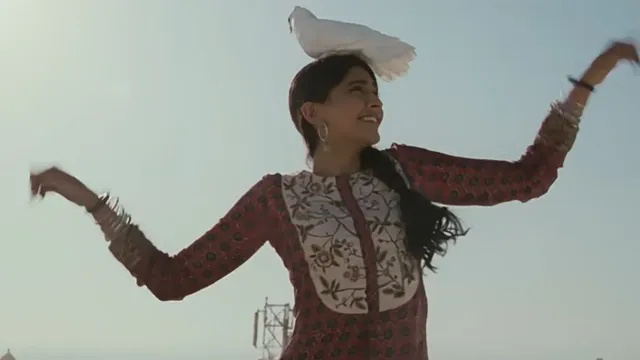 डिक्शनरी में ढूंढने से भी नहीं मिलेगा 17 साल पुराने गाने का मतलब, SRK की सुपरहिट फिल्म के लिए बना था आइकॉनिक सॉन्ग