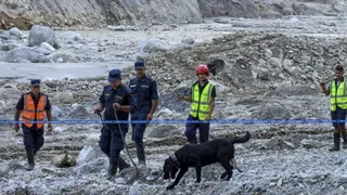 नेपाल में मृतकों की संख्या 1344 पहुंची (फोटो- PTI)