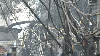 निचले इलाकों में लगे मीटर बॉक्स दे रहे बड़ी घटनाओं को न्योता।